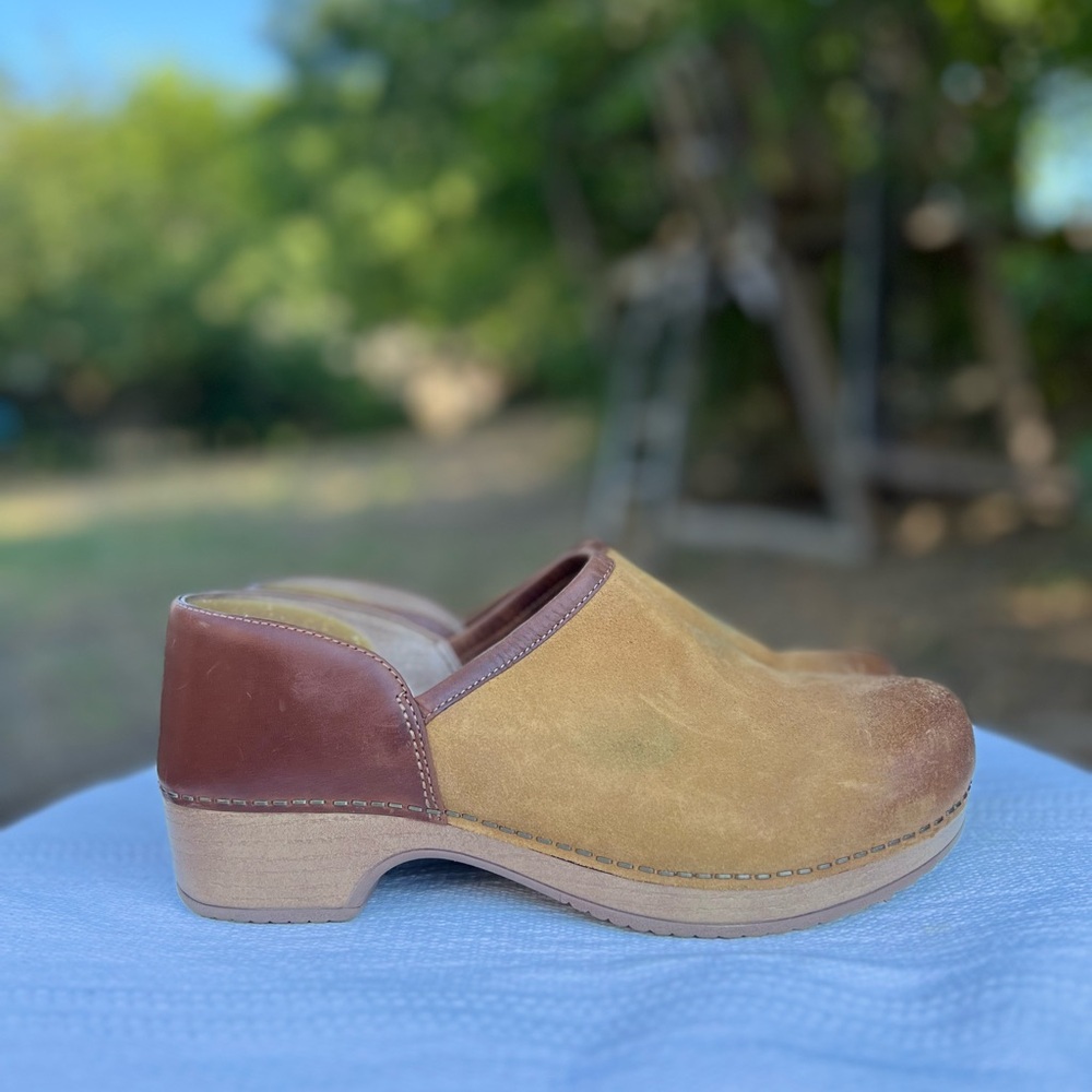 Dansko Brenna Suede Clogs Size 39